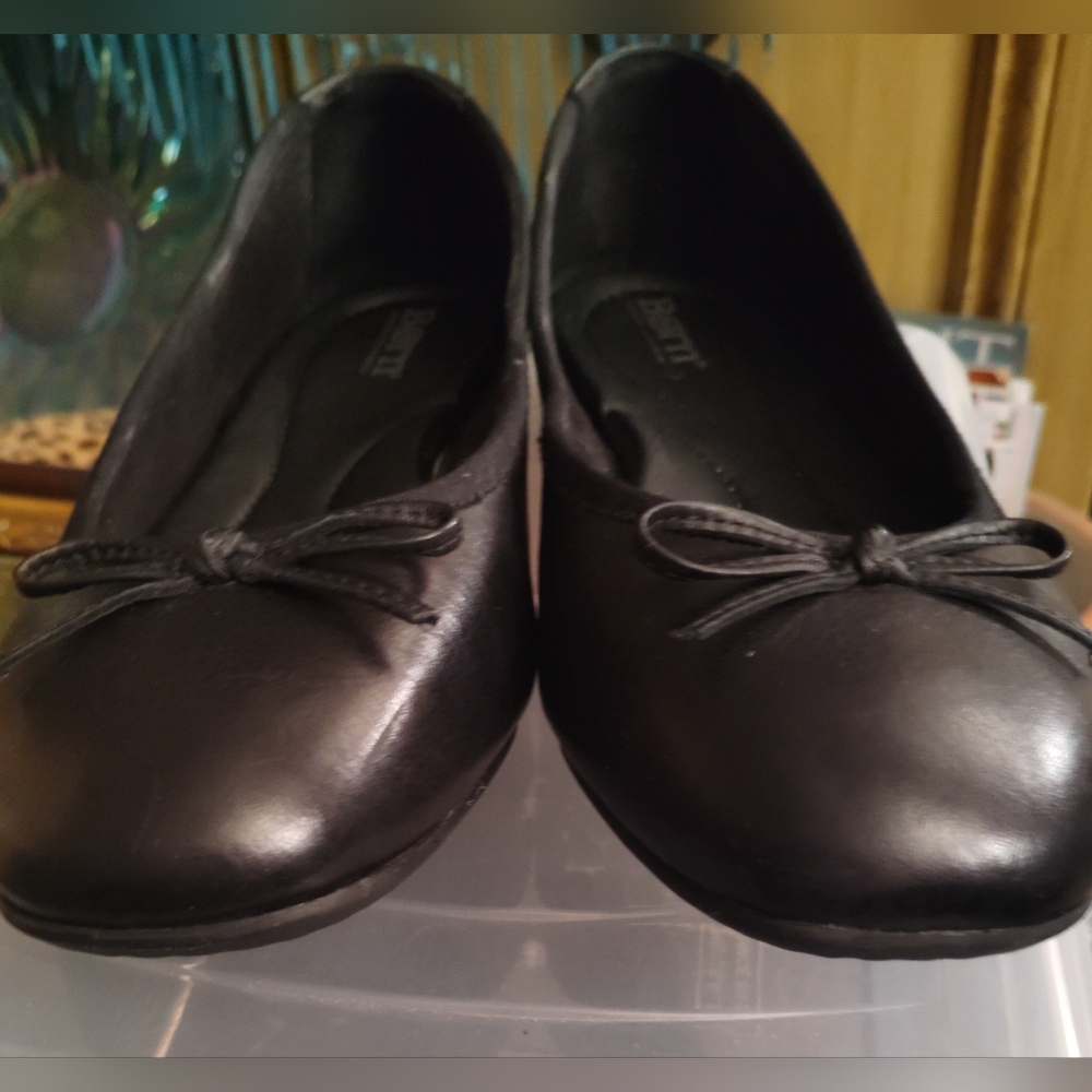 Born Brin Ballet Black Leather Shoes in excellent condition! LIKE NEW!